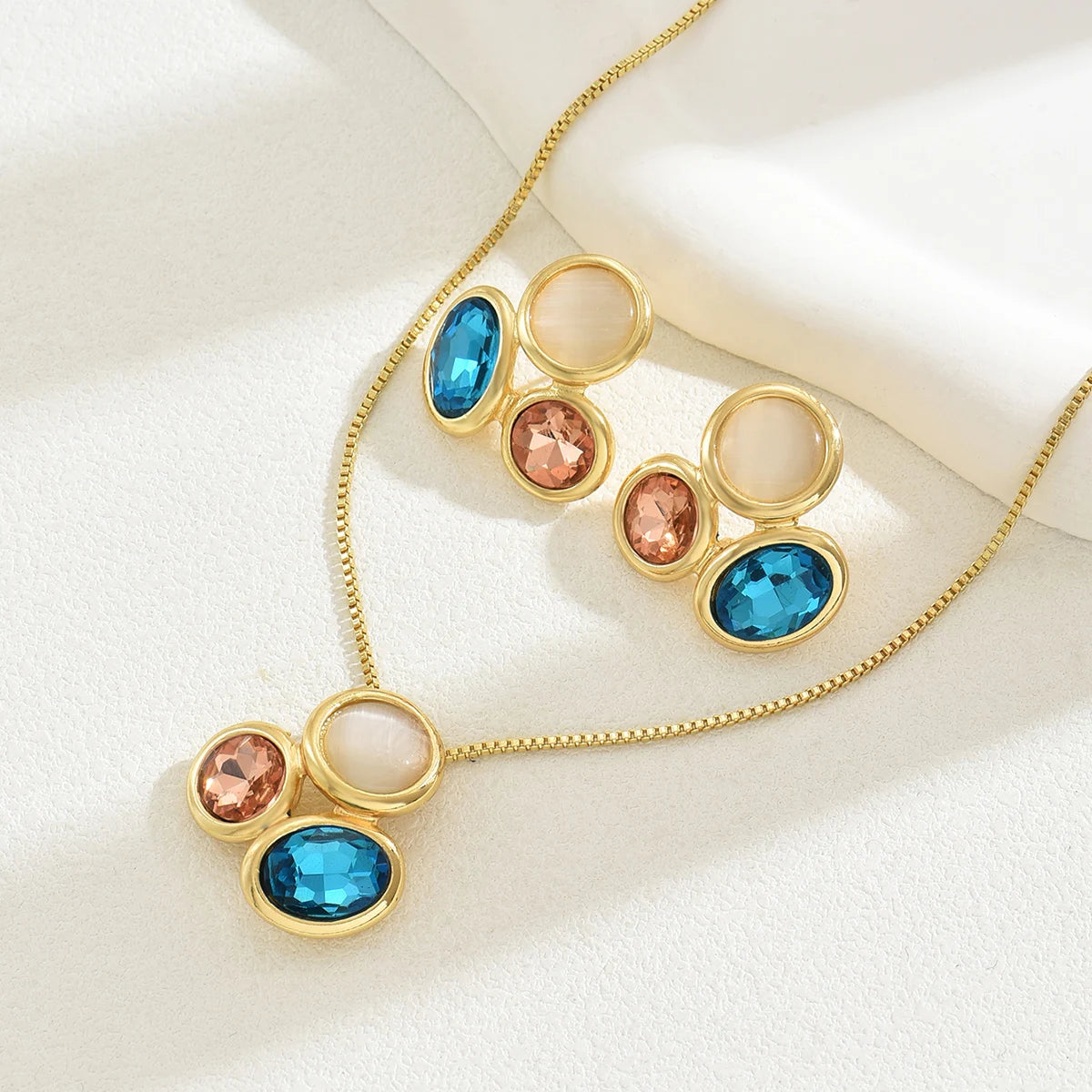 Ensemble collier et boucles d'oreilles en cristal multicolore