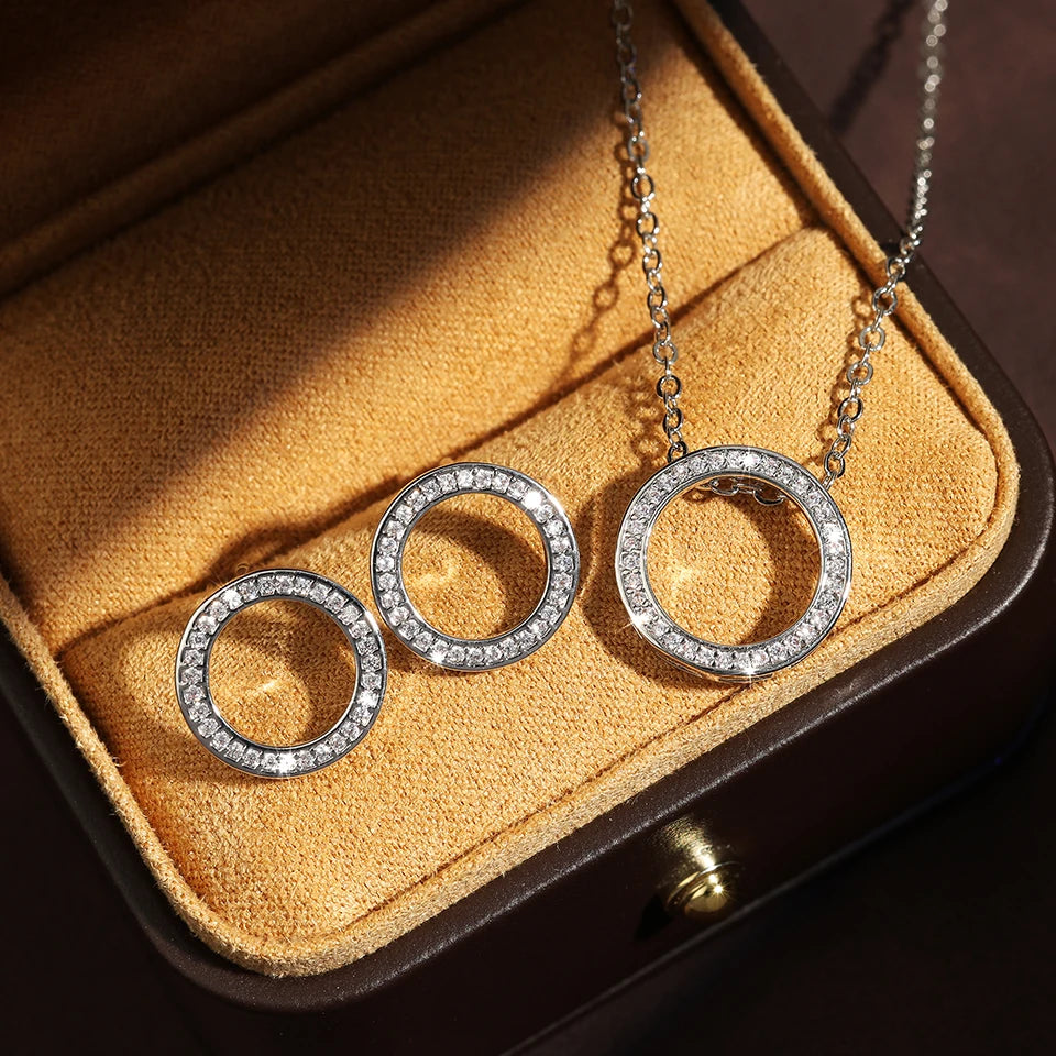 Ensemble collier et boucles d'oreilles à tige circulaires