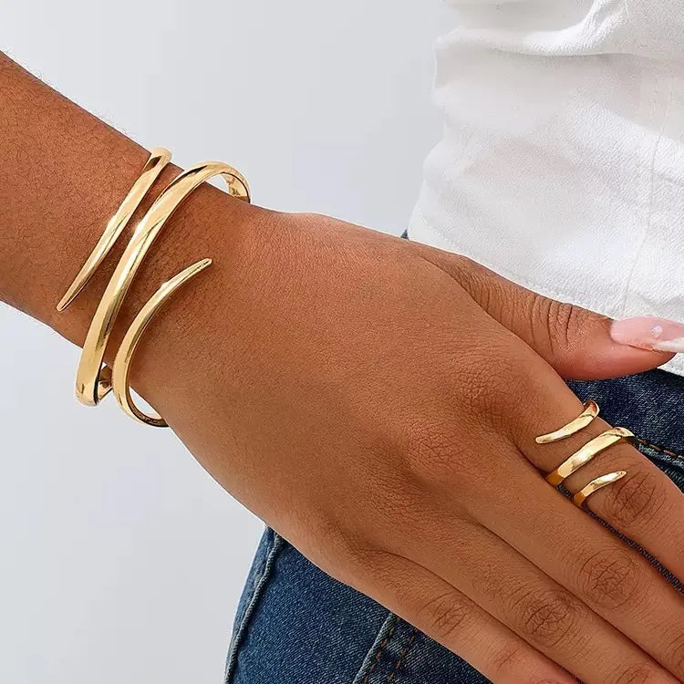 Ensemble de bracelets et bagues torsadés ouverts