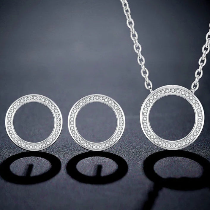 Ensemble collier et boucles d'oreilles à tige circulaires