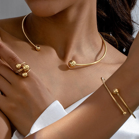 Ensemble collier, bracelet et bague en perles d'or