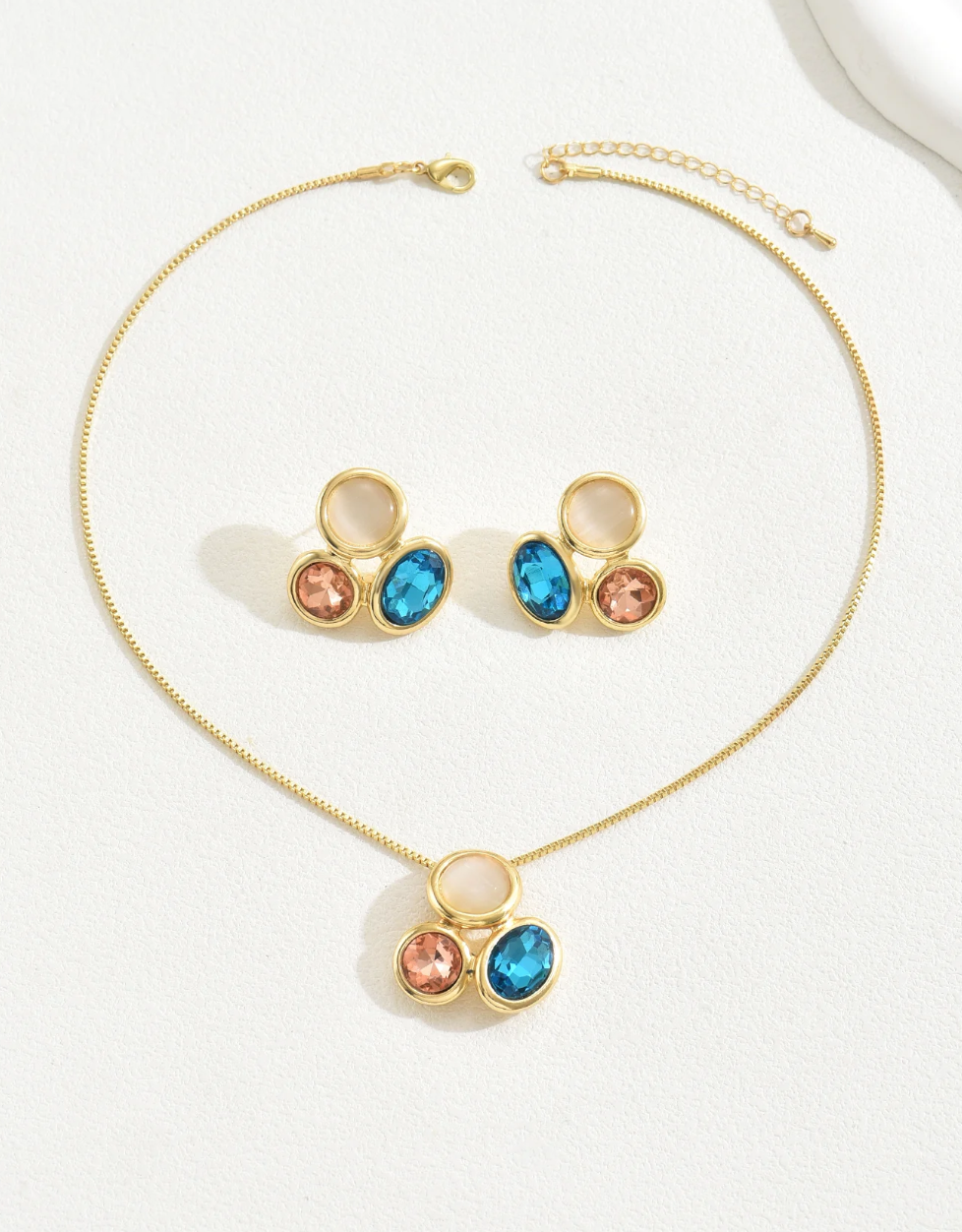 Ensemble collier et boucles d'oreilles en cristal multicolore