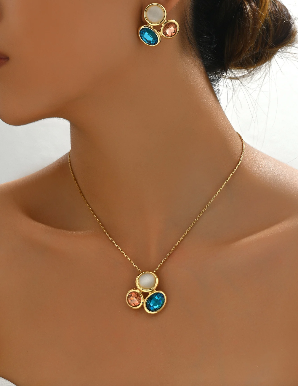Ensemble collier et boucles d'oreilles en cristal multicolore