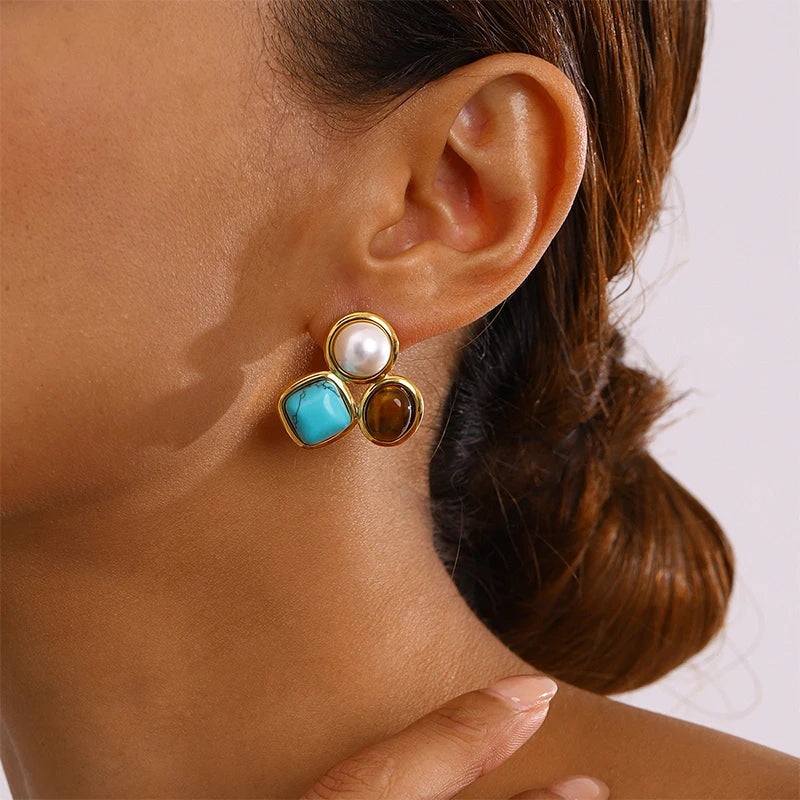 Ensemble de boucles d'oreilles et bagues en pierre naturelle