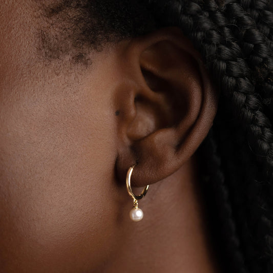 14k Gold Huggie Earrings with Pearl - Alicia